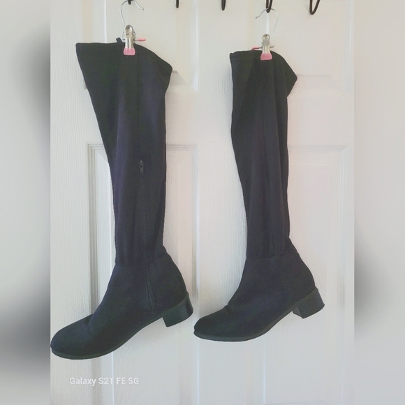 Black knee high boots - Picture 3 of 3